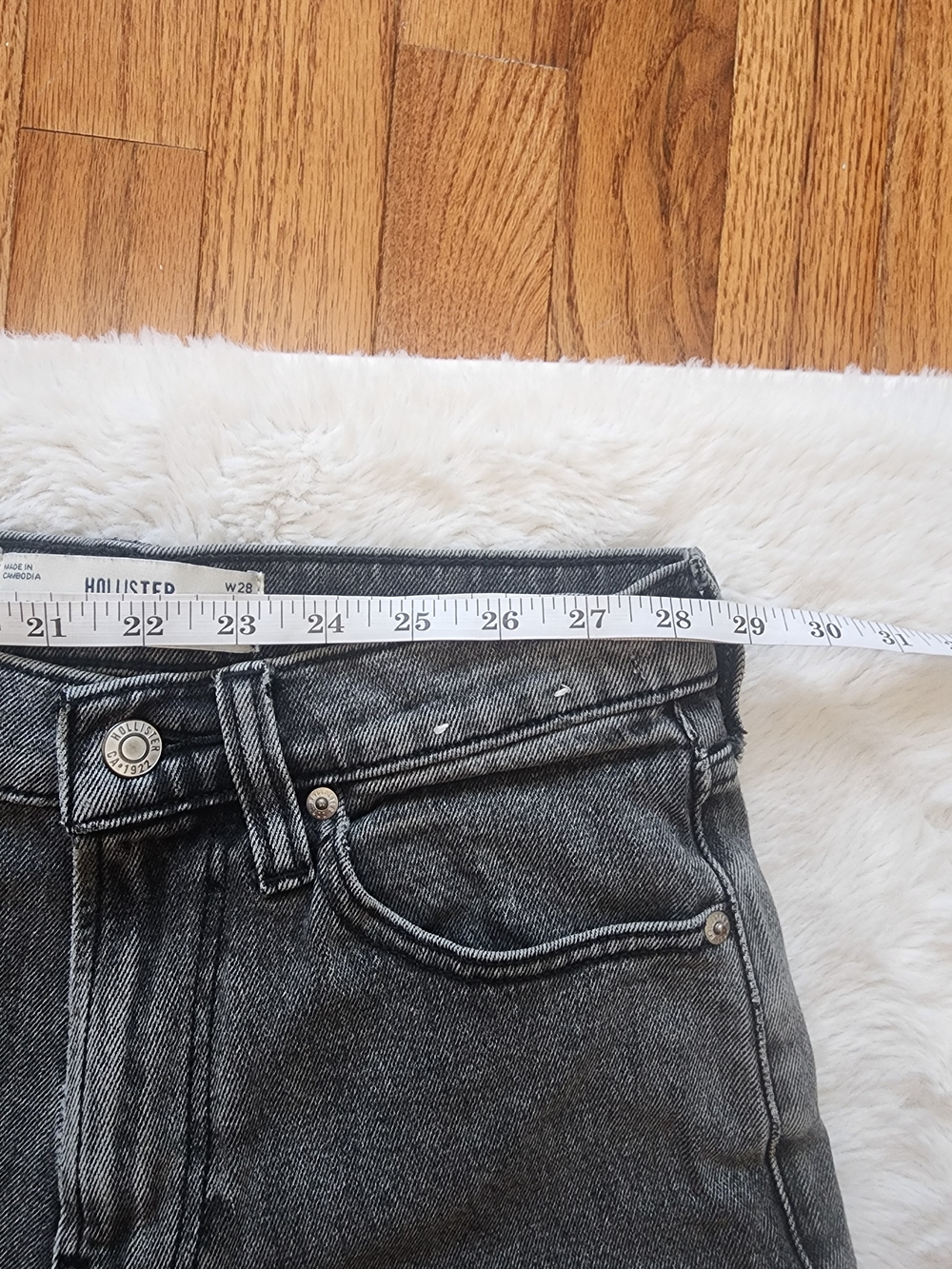 Hollister Men's Straight Leg Jeans in Washed Gray - Picture 5 of 10